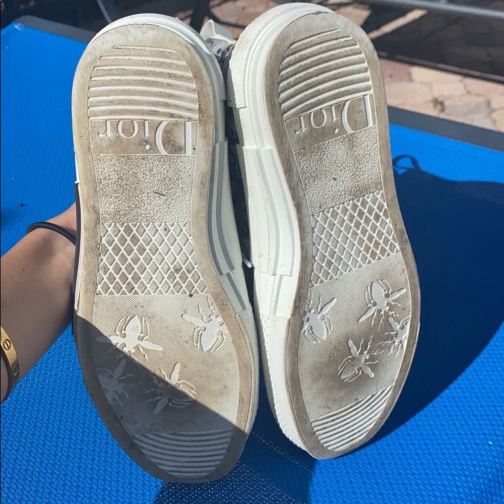 Dior converse,size 9 men and 11 women.
